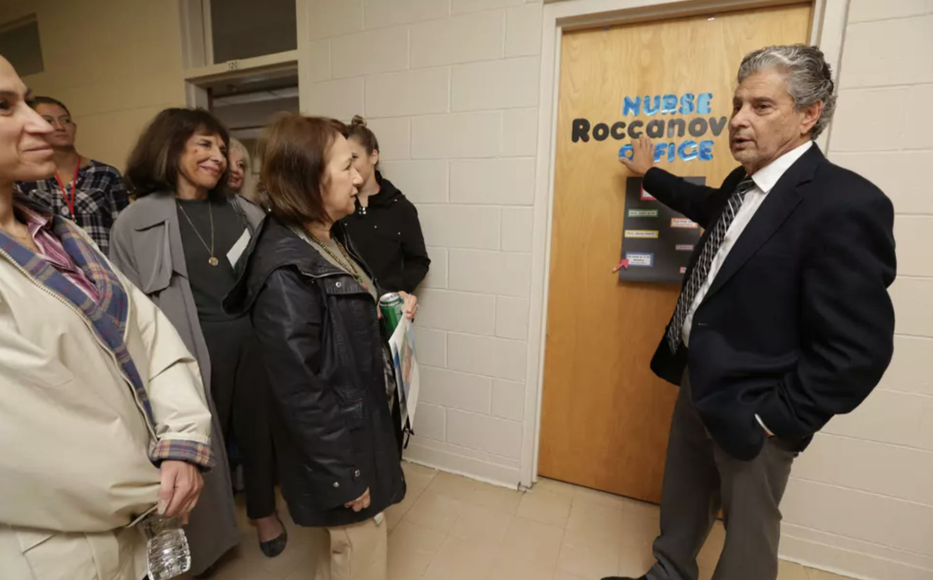 Jeffrey Kahn leading a tour at Paradigm Therapeutic Day School